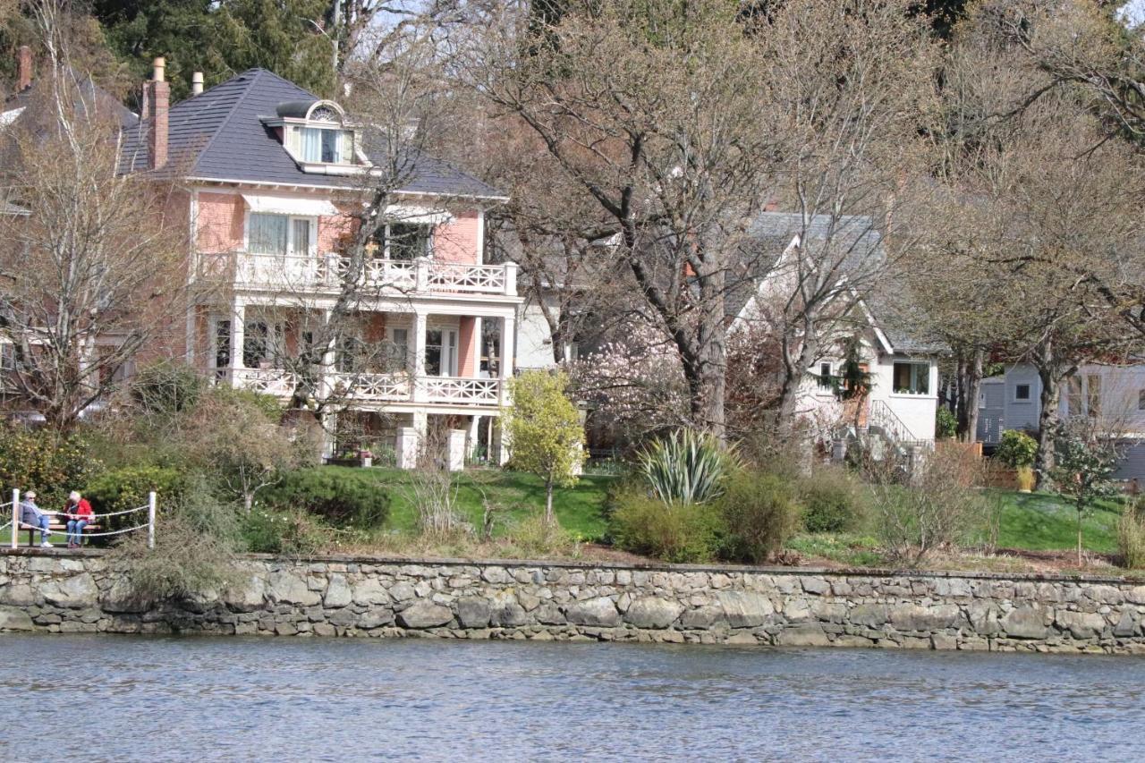 Lipton Place By Elegant Waterfront Esquimalt Exterior photo